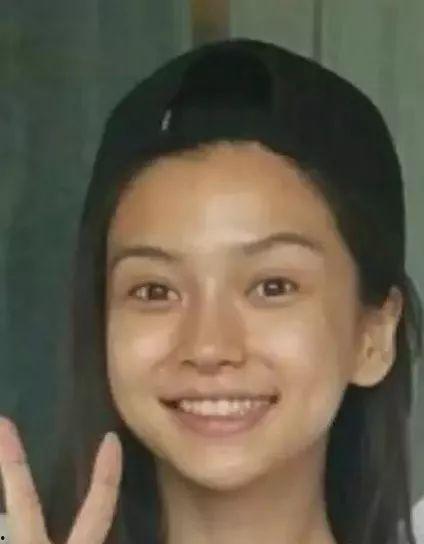 明星网红小孩女生是谁,揭秘明星网红小孩女生背后的故事