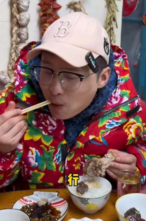 明星网红吃蛇皮果视频,惊险体验引网友热议