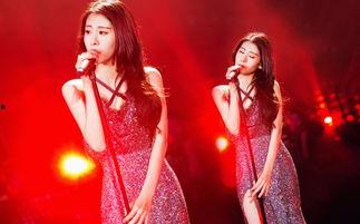 明星网红西安南门唱歌,古城夜色中歌声飘扬