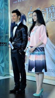 女明星网红裙子掉了图片,女明星网红裙子意外滑落，瞬间成为焦点