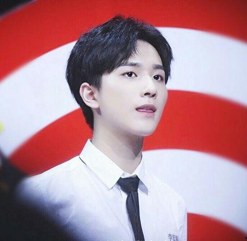 明星网红少年图片头像,揭秘网红少年明星头像背后的魅力