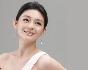 明星网红穿黑色闪电牛,明星网红演绎时尚新风尚