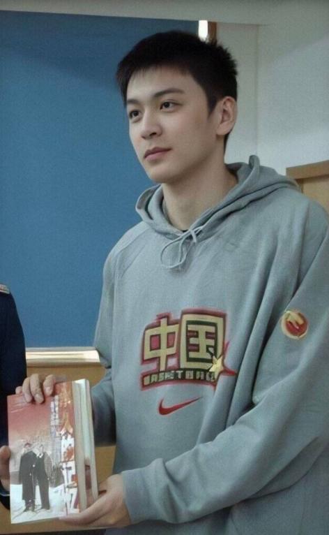 男明星网红背包图片高清