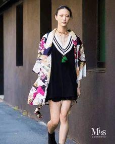 防晒衣内搭明星网红,明星网红演绎夏日时尚内搭秘籍